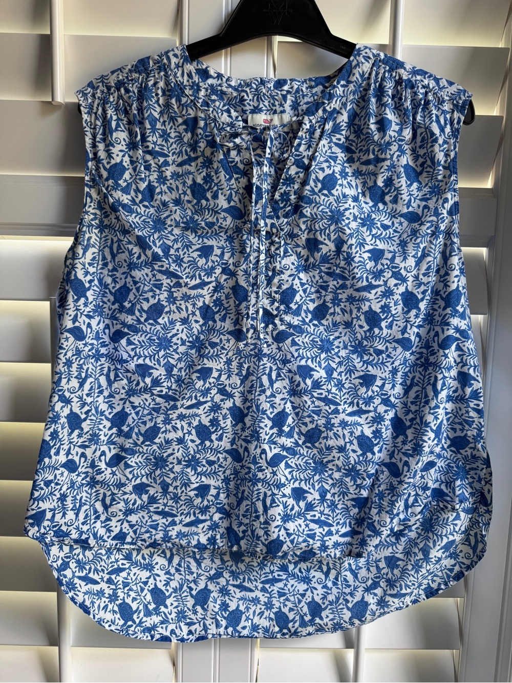 Vineyard Vines sleeveless cotton blouse. Size Large. Fits like XL